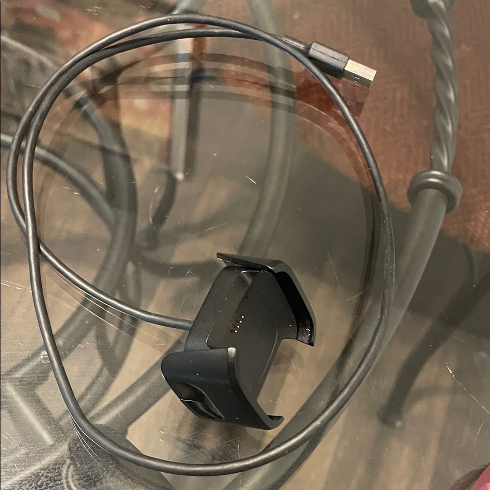 Fitbit versa 2 Smartwatch with Pink Strap - Picture 3 of 5